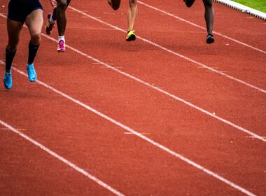 people running on race track