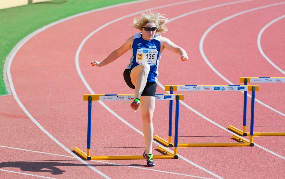 Atleta veterana participando en una de las pruebas celebradas en las pistas de la Ciudad Deportiva de Carranque enmarcadas en el Campeonato del Mundo de Atletismo de Veteranos celebrado en Málaga entre el 04 y el 16 de Septiembre de 2018. Me trajo buenos recuerdos volver a Carranque en donde ya hace bastantes años participé en alguna que otra carrera.