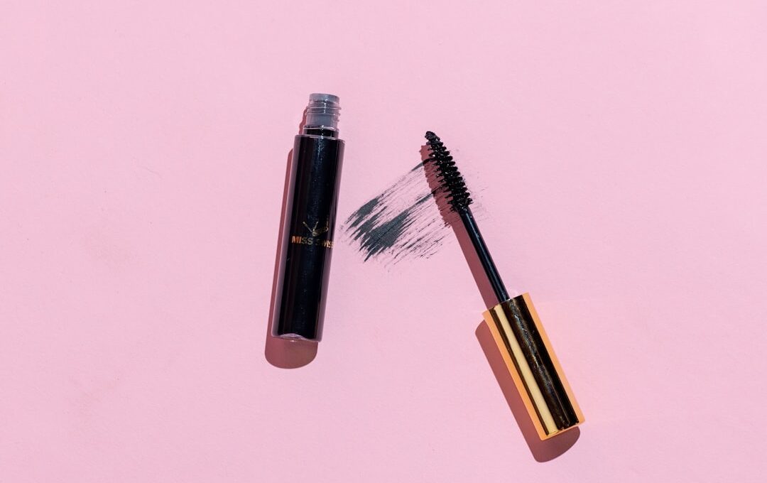 MISS SWISS Mascara Product photo and swatch
