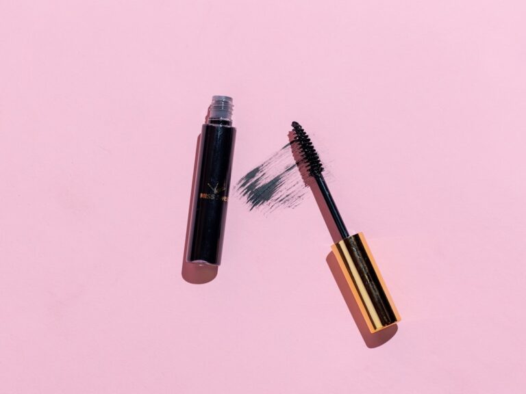 MISS SWISS Mascara Product photo and swatch