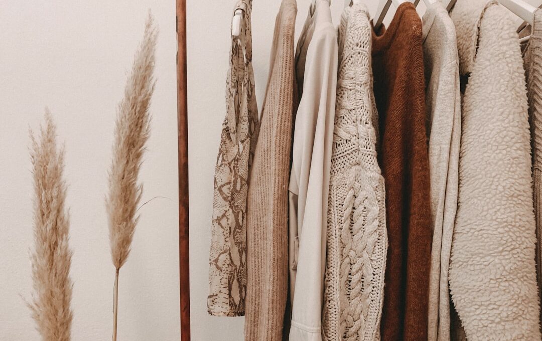 Kledingkast met nette outfits