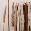 Kledingkast met nette outfits